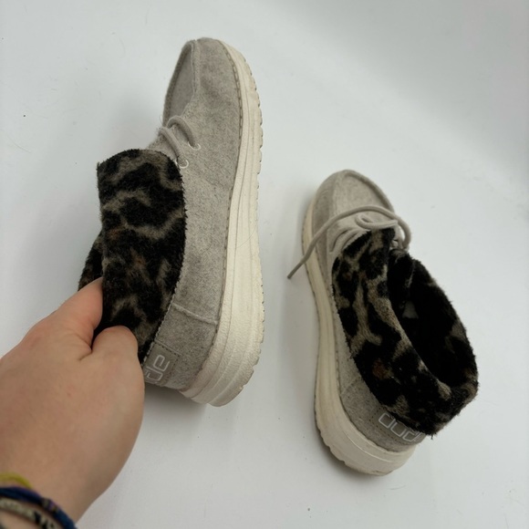 Hey Dude Women’s 7 Britt Cream Cheetah Ankle Lace Up Shoe - Picture 5 of 9